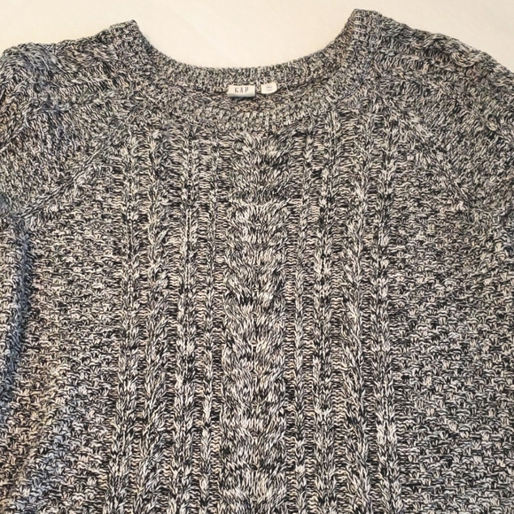 EUC Gap cotton cable knit sweater - Picture 4 of 6